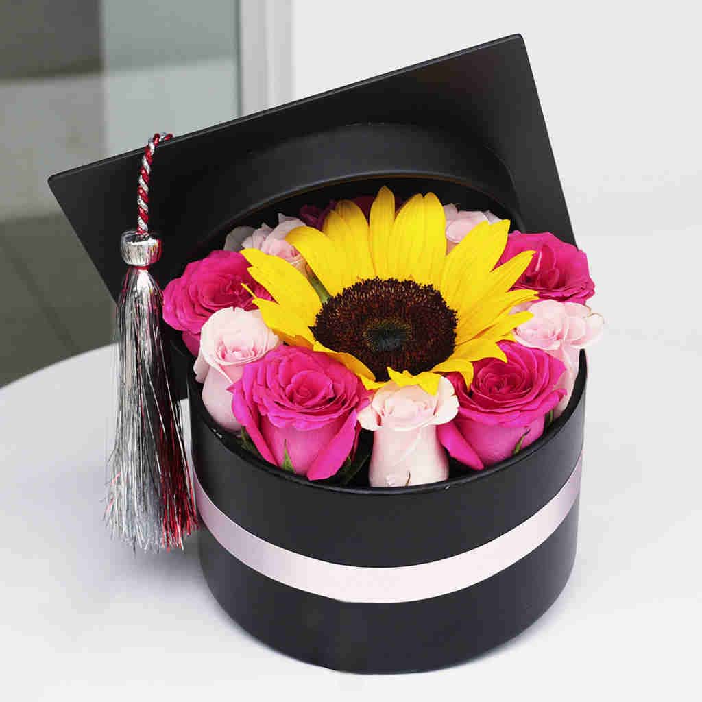 box graduado con rosas rosadas y fucsia | Florería Envía Flores Cusco